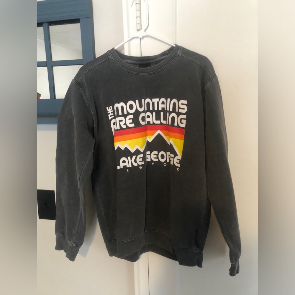 Comfort Colors Gray Lake George Mountain Graphic Men's Sweater